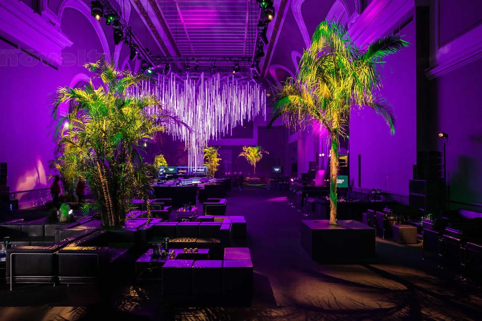 Décor palmiers naturels pour une soirée aftershow